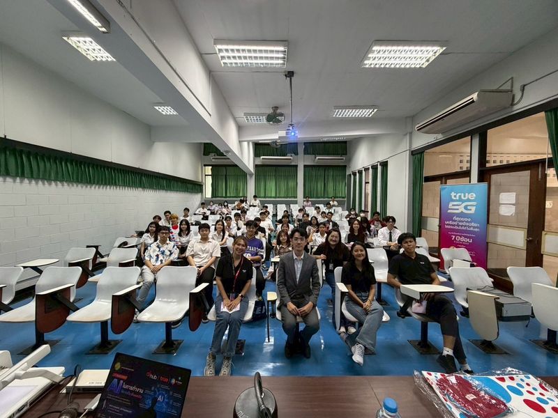 ห้องบรรยายเต็มความจุระหว่างการอบรม AI สำหรับองค์กร
